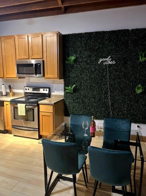 Serene Living Downtown Stl Loft セントルイス エクステリア 写真